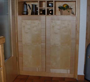 Lindener Holzwerkstatt-Schrank in Ahorn